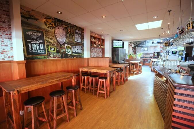 Best Sports Bars in New Plymouth - Crowded House Bar & Eatery