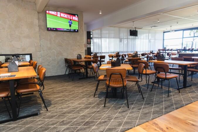 Best Sports Bars in Oak Flats - Lakeview Hotel Motel
