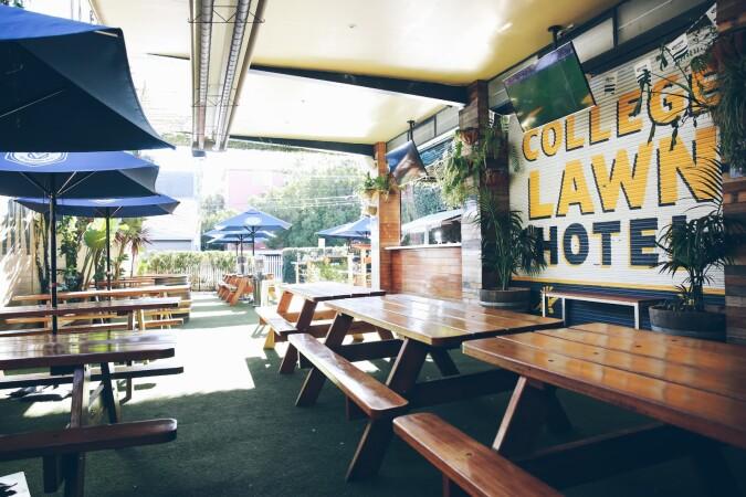 Best Sports Bars in Prahran - College Lawn Hotel