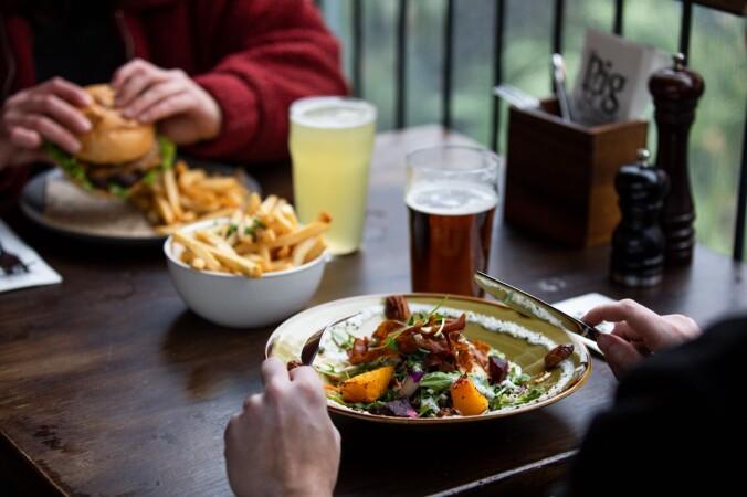 Best Sports Bars in Queenstown - Walter's Tavern