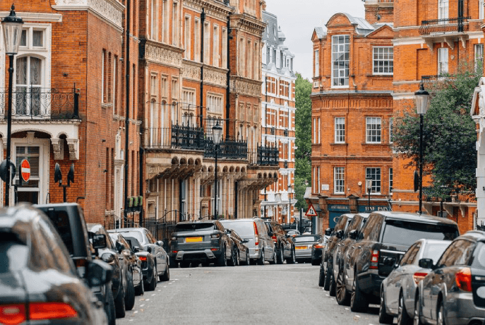 Elegant pubs and cozy bars, discover Kensington sports pubs