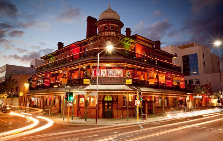 Discover pubs showing live sport in Northbridge